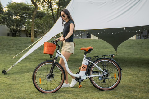 Woman beside white DYU C6 Pro electric bike with orange basket, ideal for outdoor commuting. Woman beside white DYU C6 Pro electric bike with orange basket, ideal for outdoor commuting.