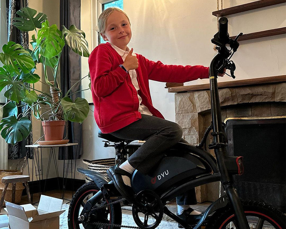 ELISA MASETTI with her DYU mini e bike