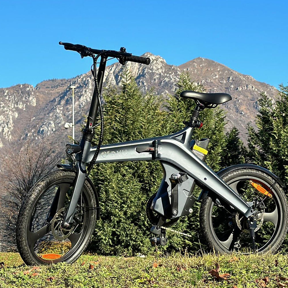 Giuseppe Ruggiero rides a DYU eBike to go hiking.