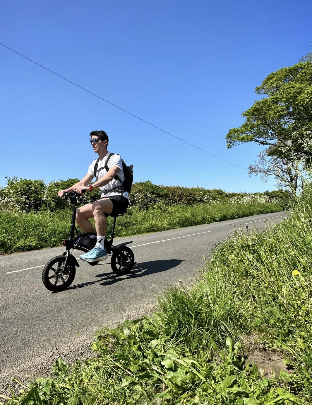 DYU D3F mini folding e-bike ridden on a UK country road