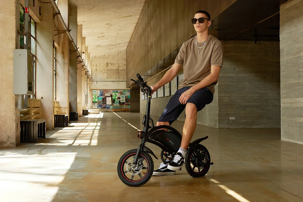 DYU D3F mini folding e-bike prepared for a UK hill start ride