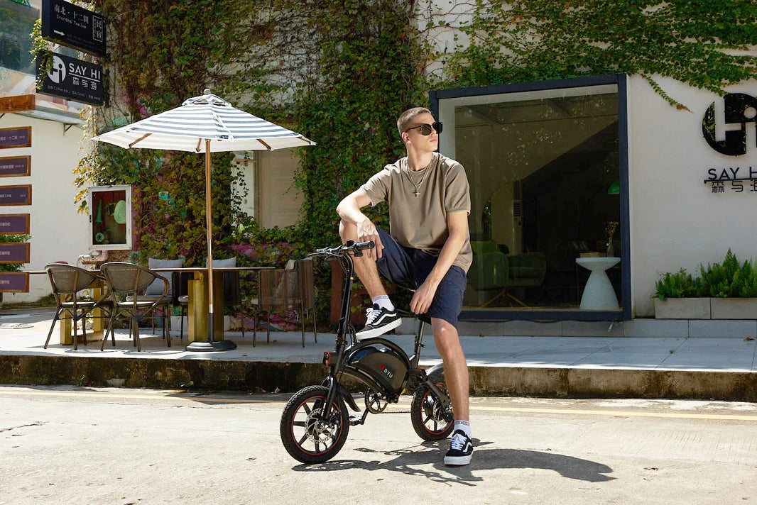 DYU D3F mini folding e-bike side view on a UK street for office storage