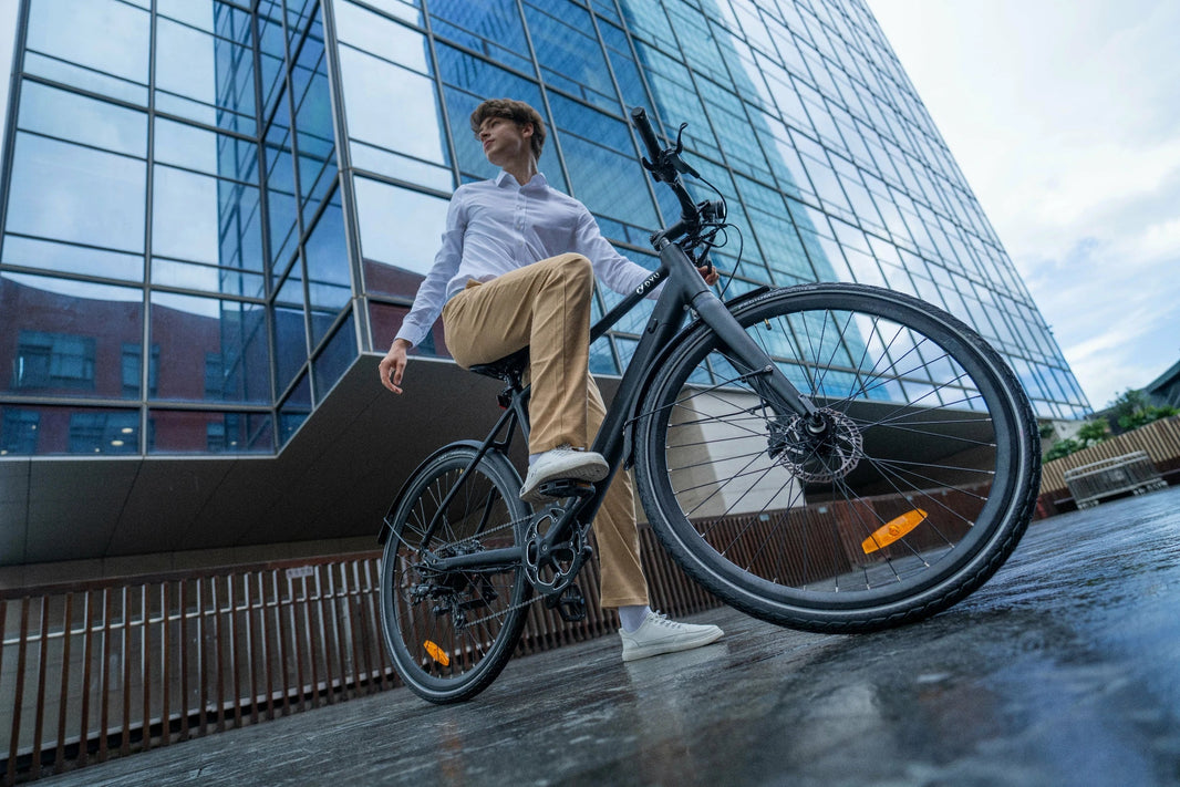 DYU Stroll 1 lightweight e-bike being lifted near UK flat storage