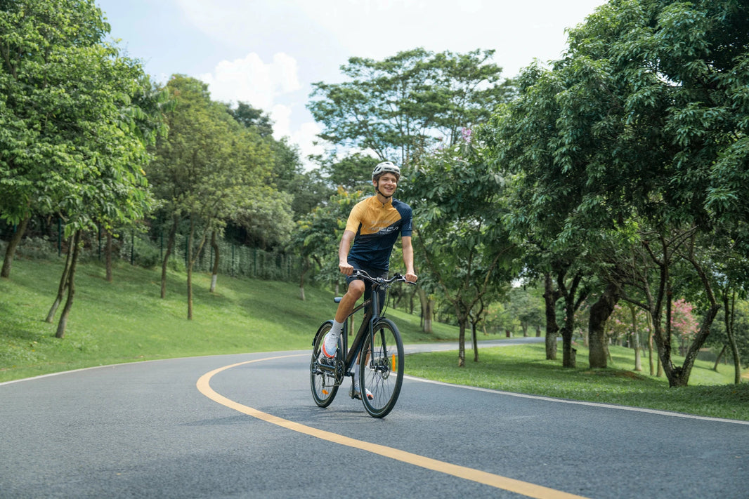 DYU Stroll 1 e-bike on a UK path for puncture prevention planning