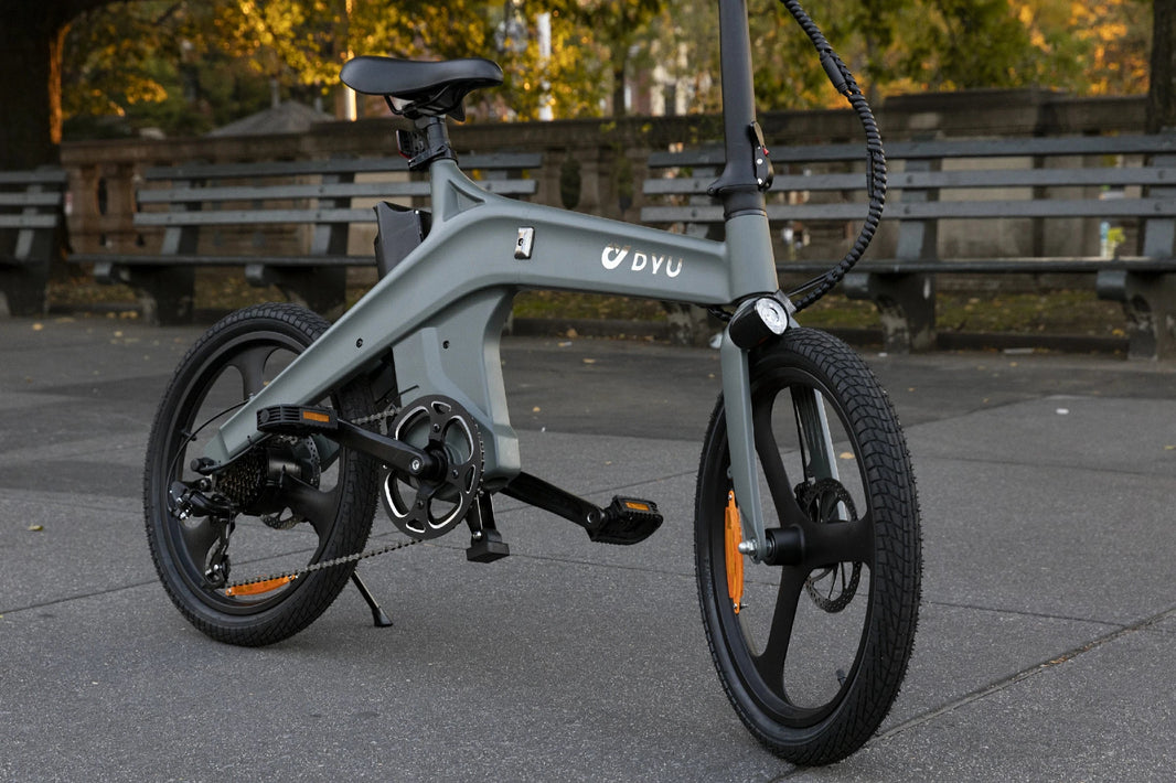 DYU T1 folding e-bike parked before a UK train etiquette commute
