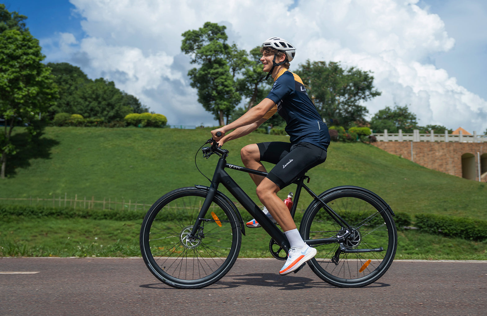 DYU Stroll 1 with front basket and rear rack